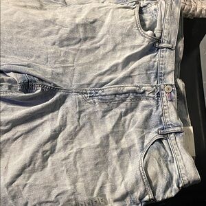 American Eagle Outfitters Light Wash 90’s  Boyfriend Jeans